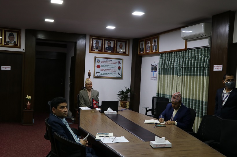 माननीय अर्थमन्त्री डा. युवराज खतिवडाको उपस्थितिमा विश्व आर्थिक मञ्च (World Economic Forum) का पदाधिकारी, दक्षिण एशियाली राष्ट्रहरुका सरकार प्रमुख तथा उच्च पदस्थ पदाधिकारी, निजी क्षेत्रका प्रतिनिधि, अर्थशास्त्री एवम् विश्व स्वास्थ्य संगठनका पदाधिकारी बीच विश्वभर फैलिएको कोरोना भाईरस (कोभिड –१९) को बारेमा छलफल